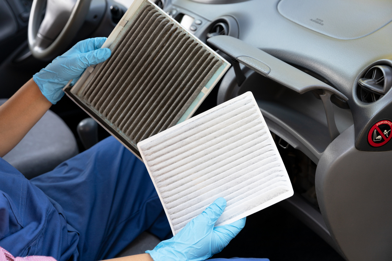 Replacement of cabin pollen air filter for a car